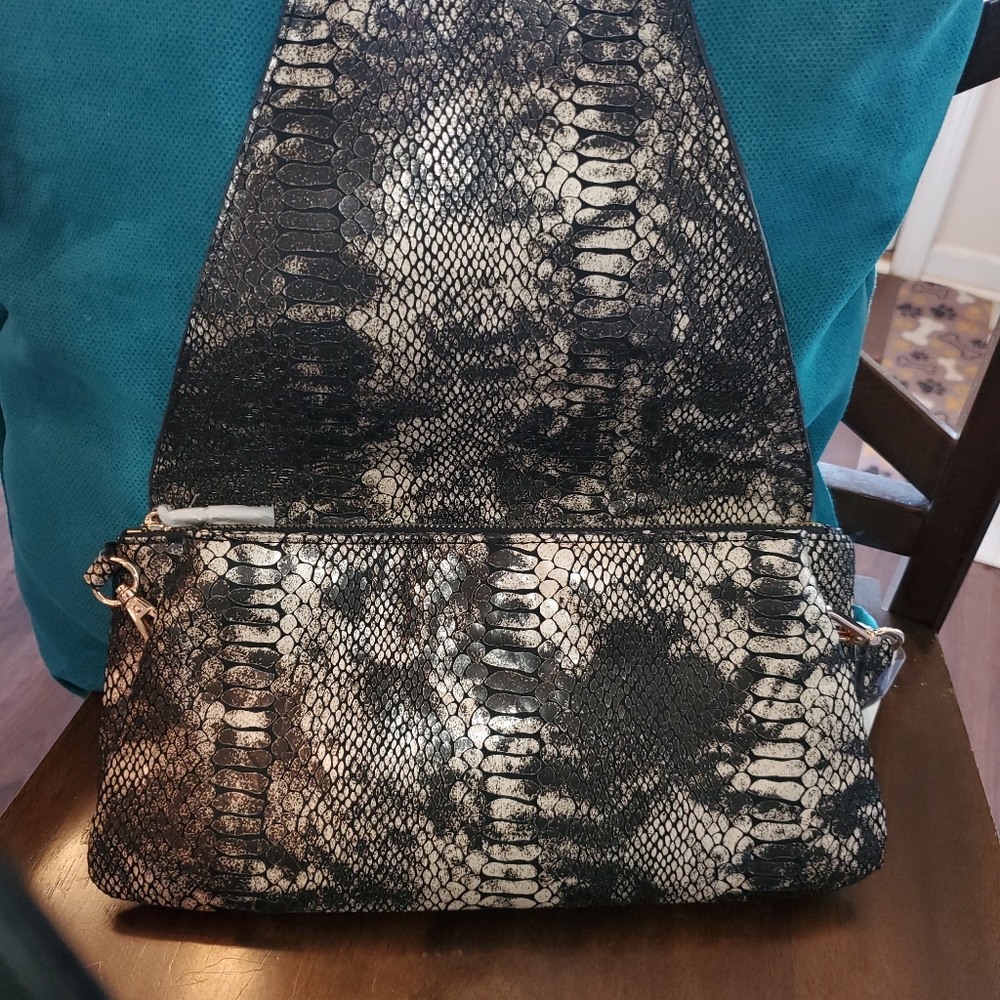 Women's snake print shoulder bag